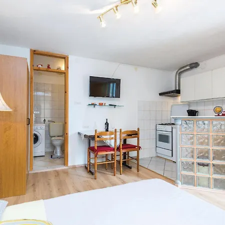 Apartman Amazing In With Kitchen