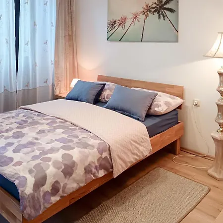 Front In With Wifi Apartment
