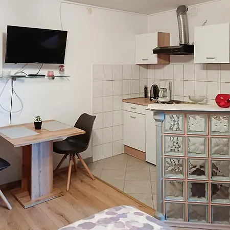 Apartment Front In With Wifi Bakar