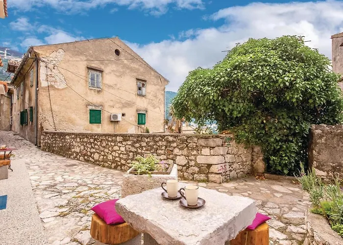 Amazing In With Kitchen Apartman Bakar