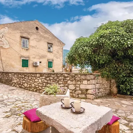 Amazing In With Kitchen Apartament Bakar